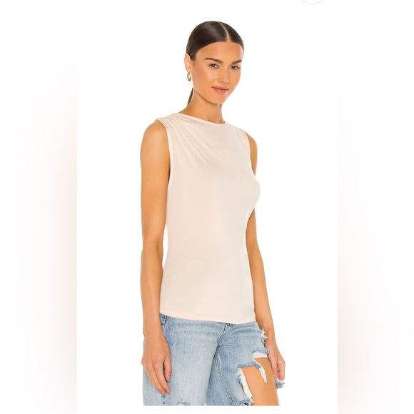 Lovers + Friends ruched tee top- size small - Picture 4 of 9